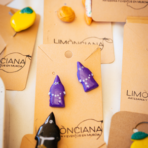 Pendientes de nazarenos morados – Viernes Santo 2 cm